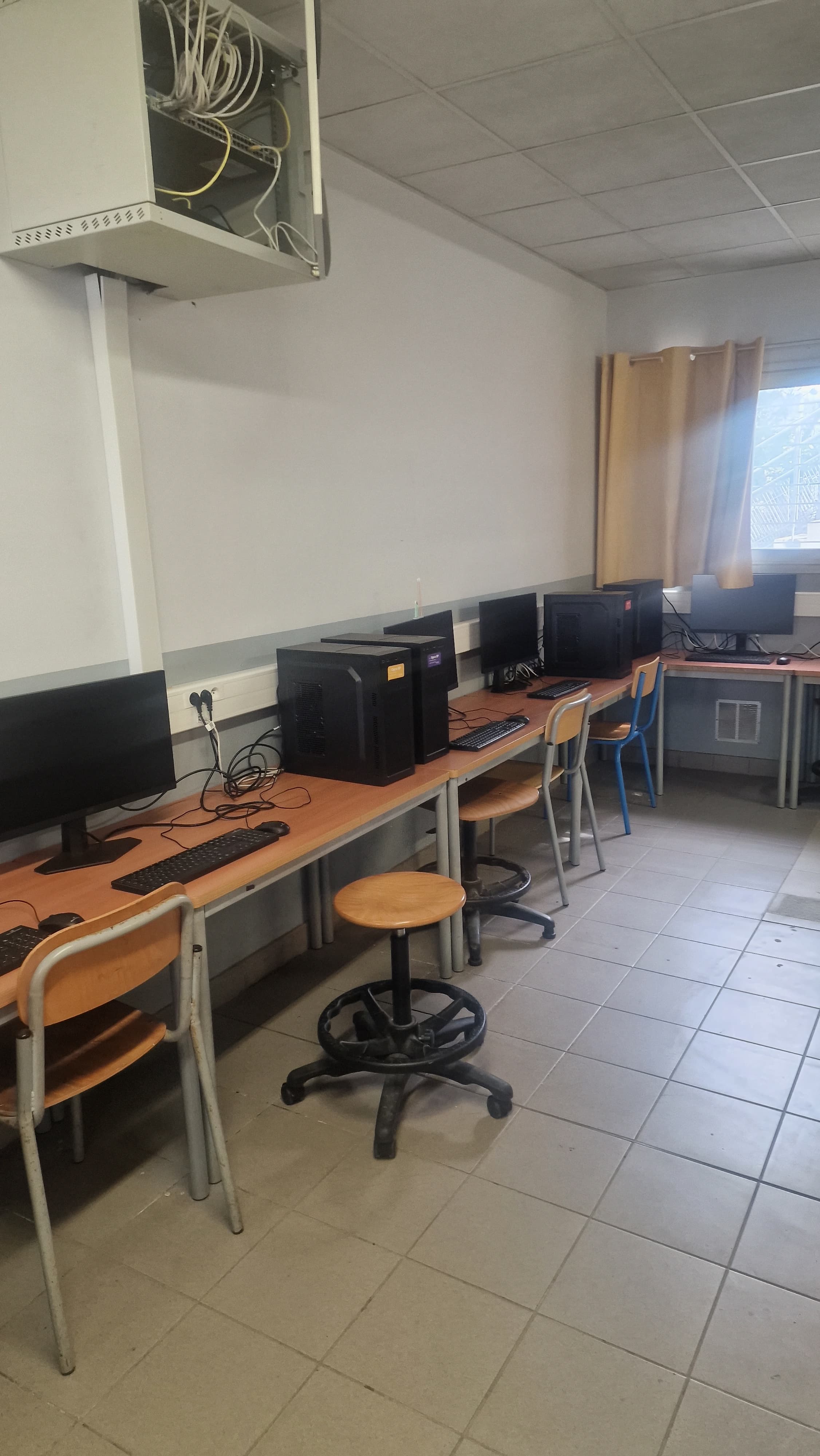 Cabinet 15